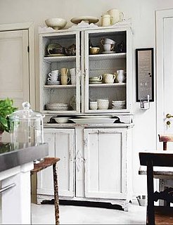 Casa Quickie: Chicken Wire For Open Shelving
