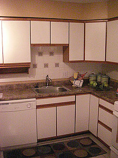 Before and After: Julie's Bright and Cheery Kitchen Makeover