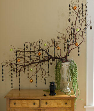 Go glam this Halloween with this decorated branch arrangement from Woman's Day. Go glam this Halloween with this decorated branch arrangement from Woman's Day.