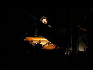 New York Fashion Week: Donna Karan Fall 2009 Video 