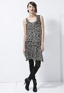 Donna Karan Sends Out Graphic Black and White for DKNY Pre-Fall 2010