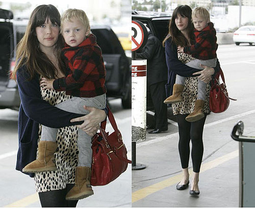 Liv Tyler at LAX 2008-01-24 16:00:57