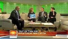 Meredith Vieira Gives a MacBook Air Some Lovin' 