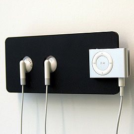 iPod Holder Keeps Your Teeny Shuffle Up Where You Can See It 