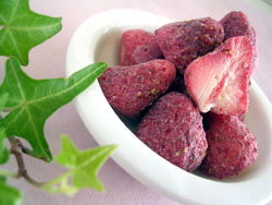 Japanes Company Produces Strawberries Infused with Chocolate