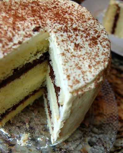 Yummy Link: Black and White Chocolate Cake
