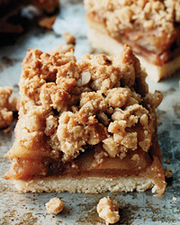Take Apple Pie Bars on a Spring Picnic