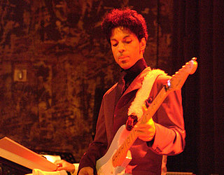 Sugar Bits - Prince Plays the Super Bowl Show