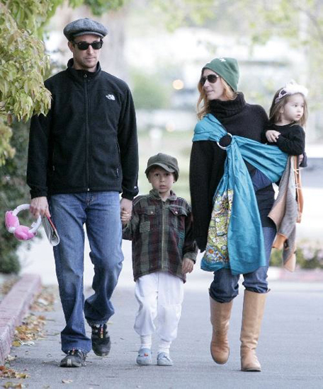 Old <b>ER</b> doc Noah Wylie walked around Malibu with his fab fam. Old <b>ER</b> doc Noah Wylie walked around Malibu with his fab fam.