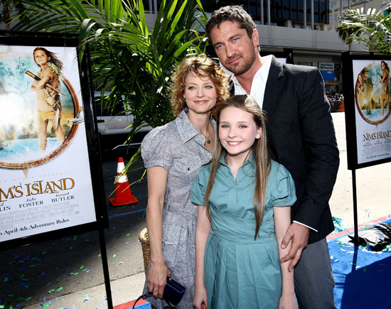 Abigail Breslin and her co–stars Jodie Foster and Gerard Butler at the blue carpet premiere of Nim's Island. Abigail Breslin and her co–stars Jodie Foster and Gerard Butler at the blue carpet premiere of Nim's Island.