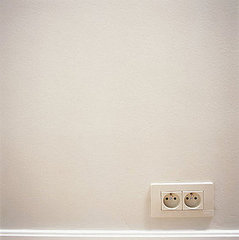 Casa Link: Stop Electrical Outlet Drafts