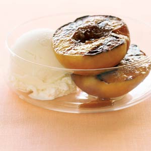 Grilled Peaches With Vanilla Ice Cream