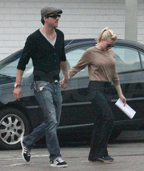 Scarlett Johansson and Ryan Reynolds Are Engaged! 