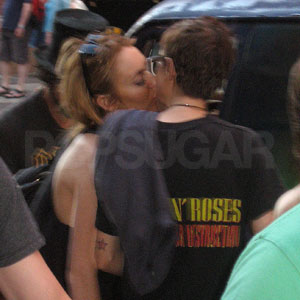 First Photo of Lindsay Lohan and Samantha Ronson Kissing!