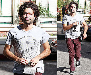 Photos of Adrian Grenier in LA 2008-10-26 10:04:04