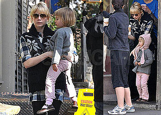 Photos of Michelle Williams and Matilda Ledger in Brooklyn 2008-10-24 12:30:01