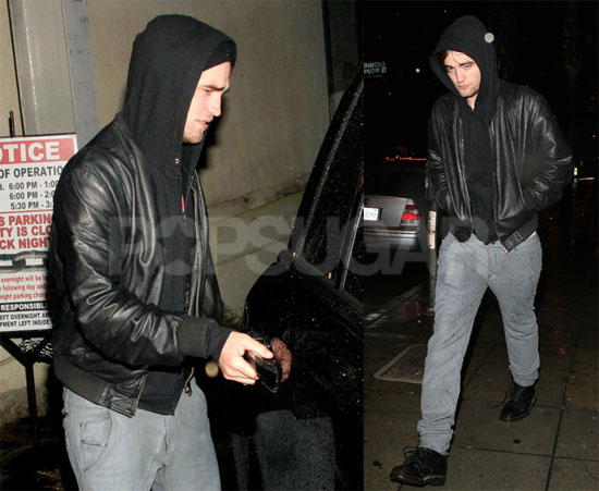Robert Pattinson Gets Caught in the Rain Robert Pattinson Gets Caught in the Rain