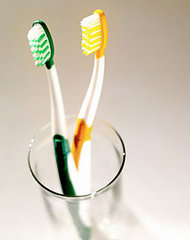 Health Tip: Microwave Your Toothbrush Health Tip: Microwave Your Toothbrush