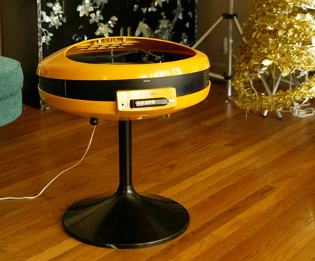 Vintage Geek: Yellow Record Player and 8-Track Combo 