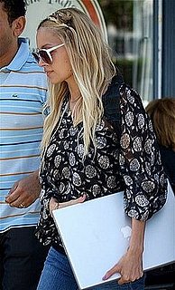 Nicole Richie Carries a Bare MacBook Pro To DUI Class