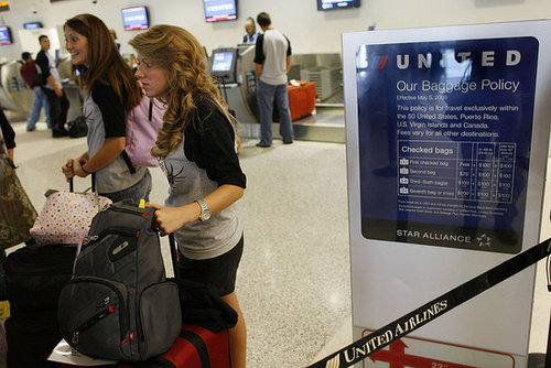 United Airlines is Installing Charging Docks For Apple's iPhones and iPods