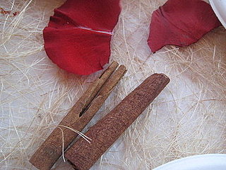 Dress Your Table With Cinnamon and Roses