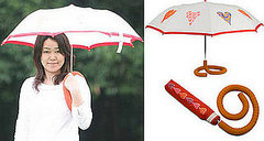 Hands-Free Umbrella Makes Rainy Dog Walks Easy Hands-Free Umbrella Makes Rainy Dog Walks Easy