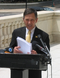 Kucinich Gives Impeachment Another Try