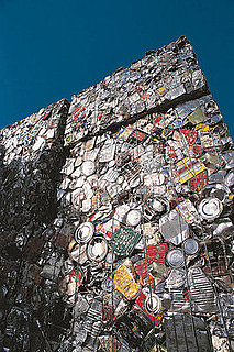 Los Angeles Man Saves All of His Trash For Eight Months