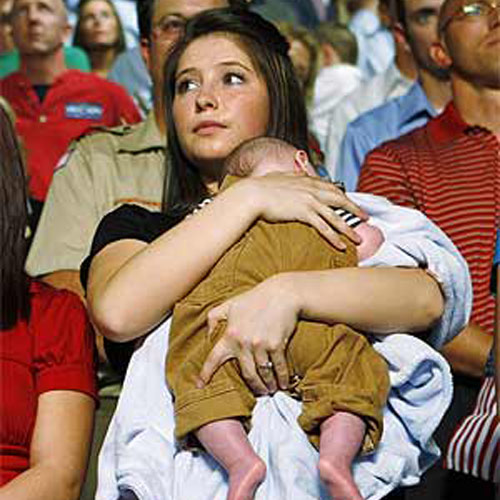 Palin Daughter, Fiance Consider Summer Wedding