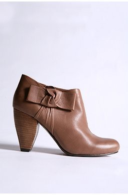 Style For Style: Protect Your Traveling Shoes 
