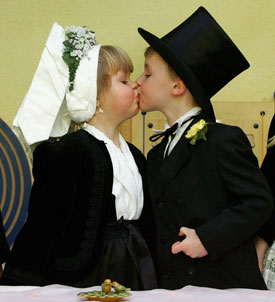 Six- and 7-Year-Old German Kids Set Out to Elope in Africa