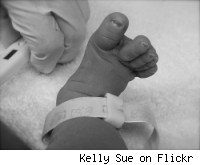 Lil Links: Natural C-Section Allows Mom to Watch Delivery