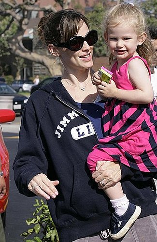Jennifer Garner and Violet Affleck Hit the Market Jennifer Garner and Violet Affleck Hit the Market