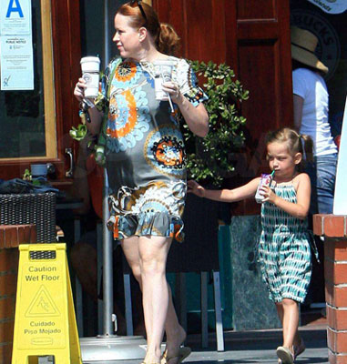 Famous Redhead Molly Ringwald and Her Tag-Along Daughter Mathilda Pick Up Starbucks Famous Redhead Molly Ringwald and Her Tag-Along Daughter Mathilda Pick Up Starbucks