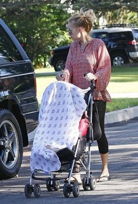 Nicole and Harlow Get Their Stroll On Nicole and Harlow Get Their Stroll On