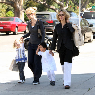 Blond Moms Meg Ryan and Laura Dern Take the Girls Out For Fun Blond Moms Meg Ryan and Laura Dern Take the Girls Out For Fun