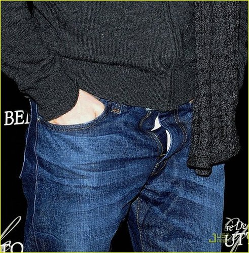 Brad Pitt: Unzipped Zipper!