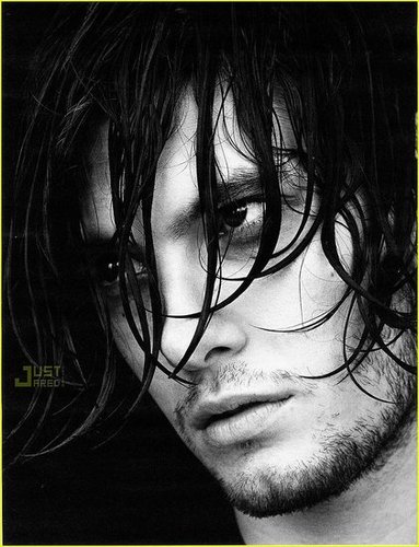 Ben Barnes Looks HOT!