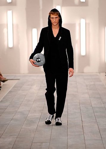 Y-3 Spring 2009 Runway Y-3 Spring 2009 Runway