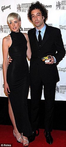 Agyness Deyn has a Stroke