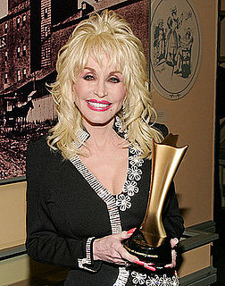 Dolly Parton to Launch Makeup Line