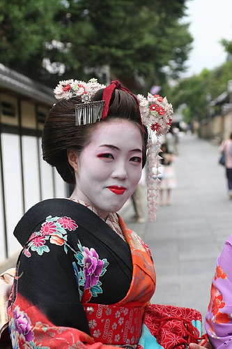 Wrap Your Cosmetics in a Faux Kimono