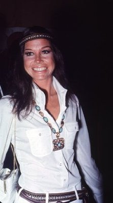 A hippie-like tribute in 1976. A hippie-like tribute in 1976.