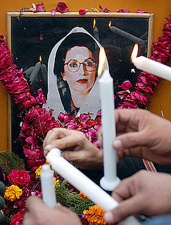 Bhutto's Daughter Sings Tribute to Her Slain Mother 