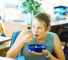 Healthy Breakfast Idea: Oatmeal at Your Desk Healthy Breakfast Idea: Oatmeal at Your Desk