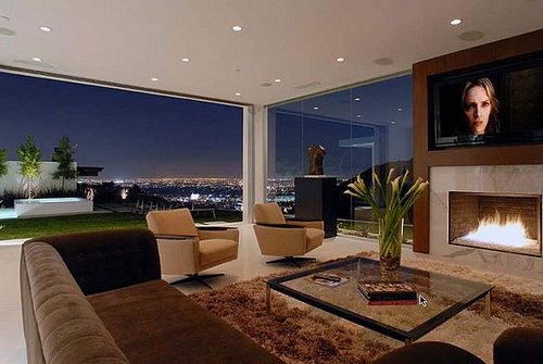 Matthew Perry Buys Modern Home in Los Angeles