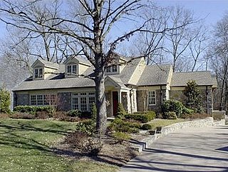This Just In: Kelly Clarkson Buys a Country Crib