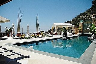 This Just In: Ryan Phillippe Buys a Zen Palace