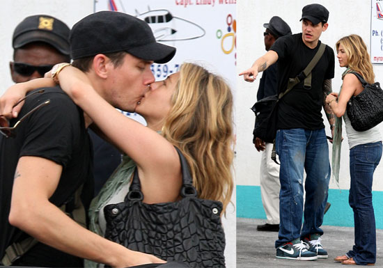 Jennifer Aniston and John Mayer Kissing